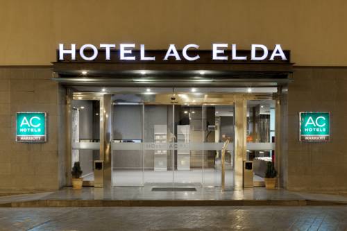 Główne wejście utrzymane w bezach w AC hotel elda by marriott