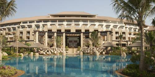 Hotel z basenem w Dubaju