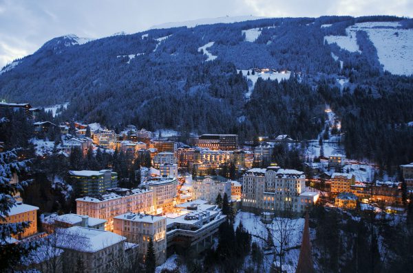 Zimowy obraz miasta Salzburgland, Austria