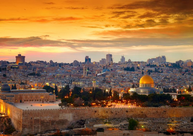 widok na panoramę Jerozolimy późnym popołudniem