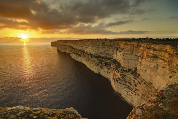 Klify przy zachodzacym słońcu, Malta